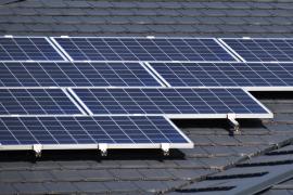 Prosumatorii vor fi plătiți lunar pentru energia livrată în rețea. Legea, la un pas de promulgare