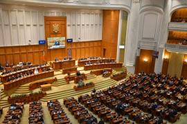 Parlamentul: Care este rolul său și care e statutul parlamentarilor