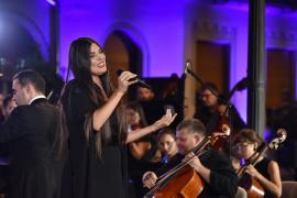 Paula Seling și alți artiști renumiți vor urca pe scena din Piața Unirii din Oradea la concertul „Pop Simfonic la Catedrală”. Intrarea este liberă