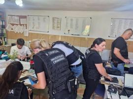 Prima reacție a lui Viorel Pașca, în timpul perchezițiilor DIICOT la azilele din Bihor. A publicat poze de la descinderi: „Au venit tocmai de la București” (FOTO/VIDEO)