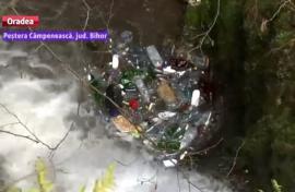 Nesimţire! O peşteră din Bihor a ajuns groapă de gunoi pentru săteni