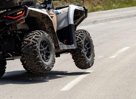 Băut și fără permis, un bărbat din Bihor a luat cu el un copil de 5 ani pe un ATV neînmatriculat. S-au răsturnat și au ajuns la spital