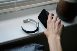 L-a trădat „bipăitul”: Un elev din Bihor a fost eliminat de la bacalaureat, după ce a primit o notificare pe telefon și pe ceasul inteligent