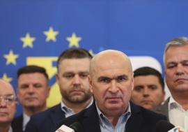 Fierbe PNL înaintea votului pentru Guvernul Niculescu. Două filiale se opun, iar unii liberali cer anticipate