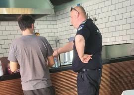 Halal exemplu! Poliţist fără mască, surprins într-un restaurant din Oradea