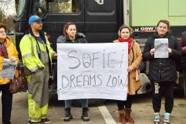 Protestul locatarilor de pe o stradă din Oradea: „Nu se mai poate trăi în astfel de condiții” (FOTO)