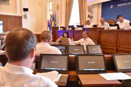 Premieră în Consiliul Local Oradea! 13 dintre cei 27 de aleşi nu au putut vota joi din cauza legii incompatibilităţilor (FOTO)