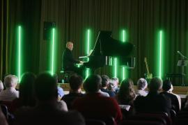 Recital de pian gratuit pentru femei, susținut de Thurzó Zoltán, care a pus ochii pe noi recorduri Guinness