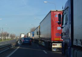 Taxarea la kilometru a vehiculelor de marfă de peste 3,5 tone începe la 1 octombrie. Cât va costa TollRo