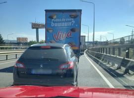 Accident pe centura Oradiei: trei mașini implicate, trafic îngreunat
