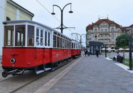 Traseul și programul de circulație al autobuzului cabrio și al tramvaiului de epocă în weekend