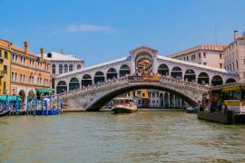 Veneția ia în calcul o taxă de până la 30 de euro pentru turiștii de o zi. Tariful actual „nu mai descurajează” aglomerația