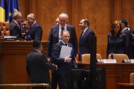 Guvernul Luca Niculescu a trecut de Parlament