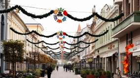 Se montează iluminatul festiv în Oradea! 3 kilometri de ghirlande luminoase în plus față de iarna trecută (FOTO)