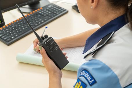 Unde dai și unde crapă: Poliția Locală Oradea dă amenzi ochiometric. A pățit-o o femeie din Orăștie!