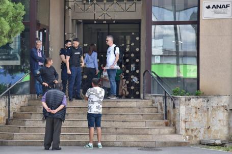„Prima zi fără Fisc”: angajații Finanțelor din Bihor nu lucrează joi, la fel ca în toată țara, declarând „Revoltă pentru demnitate” (FOTO)
