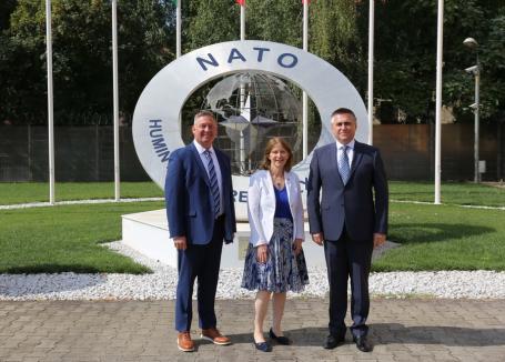 Ambasadoarea SUA, vizită neanunțată public în Oradea. S-a dus și la centrul NATO (FOTO)