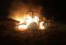 Un tractor a fost mistuit de flăcări, pe un teren agricol din Bihor