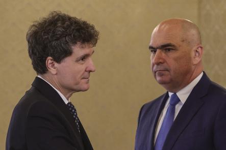 Care credeți că ar fi cea mai bună soluție pentru ieșirea României din criza guvernamentală?